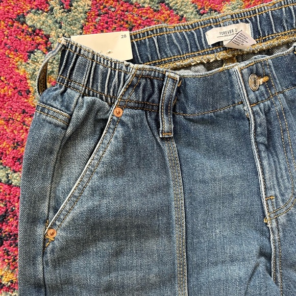 🔥NWT Forever 21 | Women’s medium blue denim Cargo jeans, multiple pockets, sz 28 - Picture 8 of 15